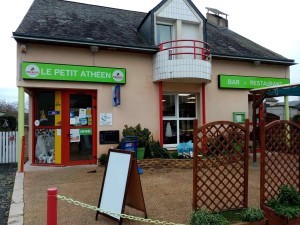 Le Petit Athéen Bar restaurant dernier commerce Athée Pays de Craon
