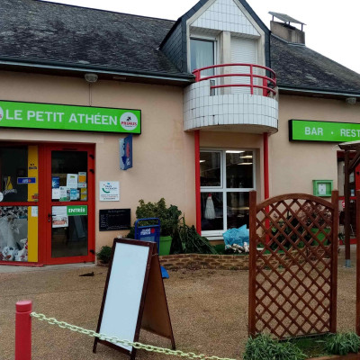 Le Petit Athéen Bar restaurant dernier commerce Athée Pays de Craon