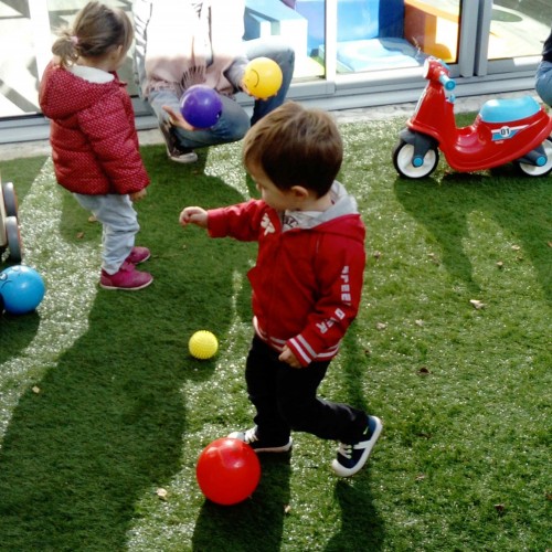 petite-enfance-enfants-jeux-herbes-pays-de-craon
